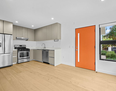 11795 Gateway Boulevard - Photo Thumbnail 2