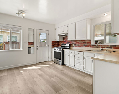 7869 Croydon Avenue - Photo Thumbnail 4