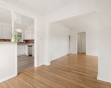 7869 Croydon Avenue - Photo Thumbnail 3