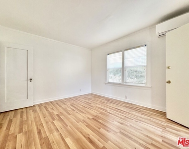 1450 S Hayworth Avenue - Photo Thumbnail 6