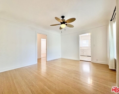 1450 S Hayworth Avenue - Photo Thumbnail 13
