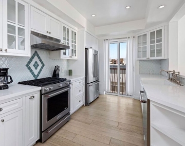 320 S Willaman Drive - Photo Thumbnail 4