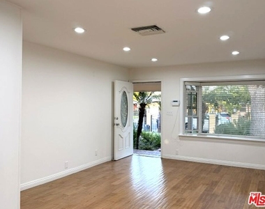 6313 Bluebell Avenue - Photo Thumbnail 18