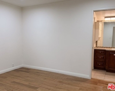 6313 Bluebell Avenue - Photo Thumbnail 26