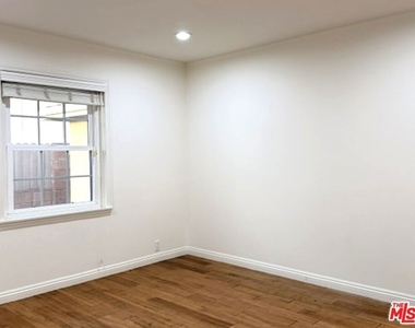 6313 Bluebell Avenue - Photo Thumbnail 21