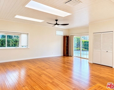 6313 Bluebell Avenue - Photo Thumbnail 16