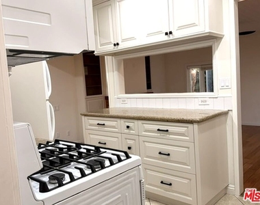 6313 Bluebell Avenue - Photo Thumbnail 9