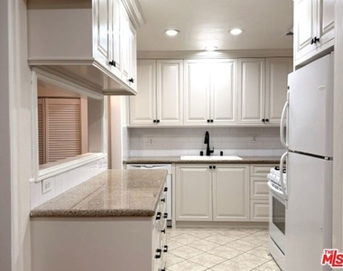 6313 Bluebell Avenue - Photo Thumbnail 7