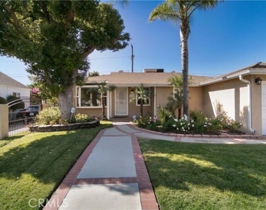 6313 Bluebell Avenue - Photo Thumbnail 3