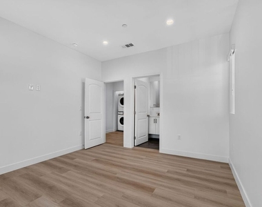 1424 Pleasant Avenue - Photo Thumbnail 15