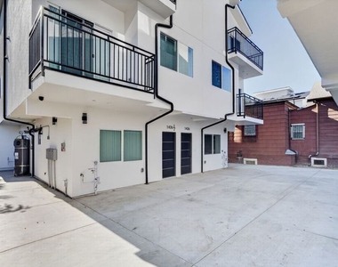 1424 Pleasant Avenue - Photo Thumbnail 34