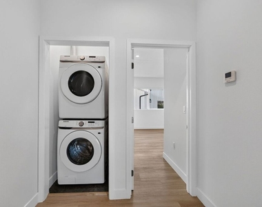 1424 Pleasant Avenue - Photo Thumbnail 16