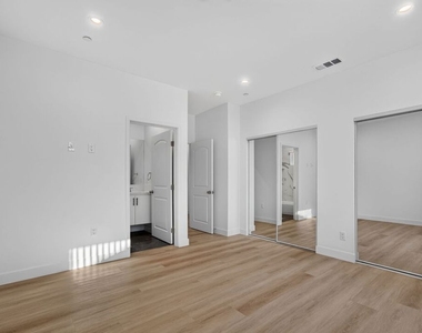1424 Pleasant Avenue - Photo Thumbnail 11