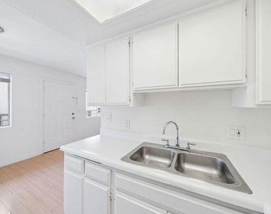 158 N Normandie Avenue - Photo Thumbnail 9