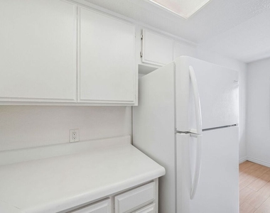 158 N Normandie Avenue - Photo Thumbnail 8