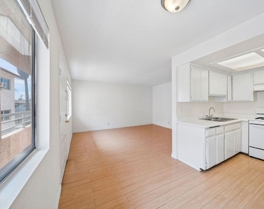 158 N Normandie Avenue - Photo Thumbnail 5
