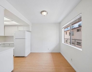158 N Normandie Avenue - Photo Thumbnail 4