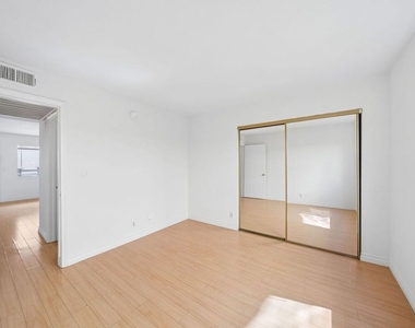 158 N Normandie Avenue - Photo Thumbnail 17