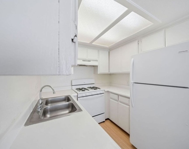 158 N Normandie Avenue - Photo Thumbnail 7