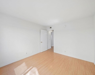 158 N Normandie Avenue - Photo Thumbnail 15