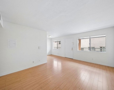 158 N Normandie Avenue - Photo Thumbnail 11