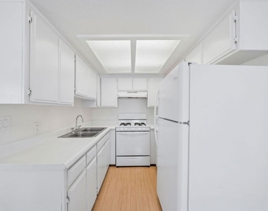158 N Normandie Avenue - Photo Thumbnail 6
