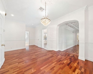 1424 N Crescent Heights Boulevard - Photo Thumbnail 13
