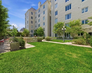 1424 N Crescent Heights Boulevard - Photo Thumbnail 8