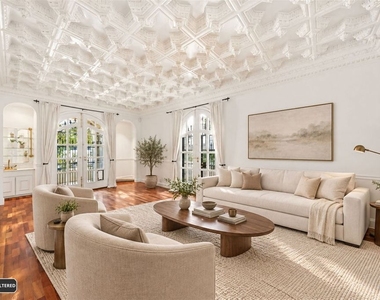 1424 N Crescent Heights Boulevard - Photo Thumbnail 16