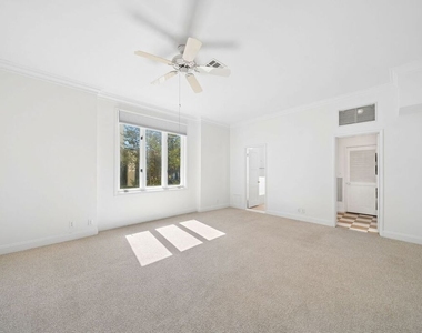 1424 N Crescent Heights Boulevard - Photo Thumbnail 19