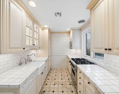 1424 N Crescent Heights Boulevard - Photo Thumbnail 15