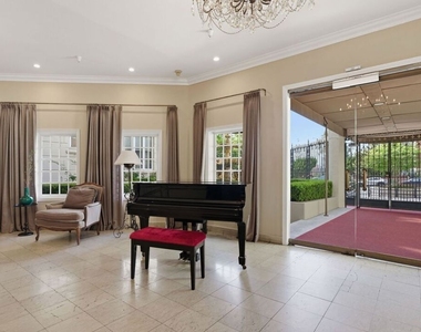 1424 N Crescent Heights Boulevard - Photo Thumbnail 10