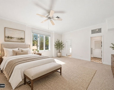1424 N Crescent Heights Boulevard - Photo Thumbnail 18