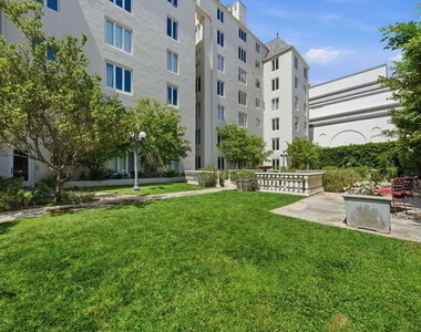1424 N Crescent Heights Boulevard - Photo Thumbnail 9