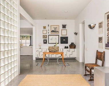 520 W Via Lola - Photo Thumbnail 5