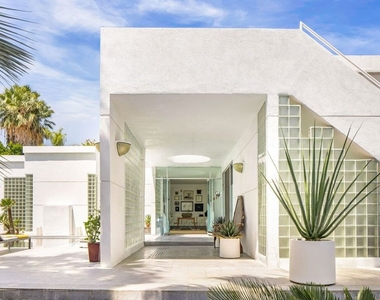 520 W Via Lola - Photo Thumbnail 1