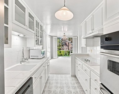 2301 S Beverly Glen Boulevard - Photo Thumbnail 12