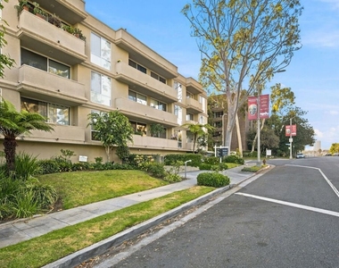 2301 S Beverly Glen Boulevard - Photo Thumbnail 31