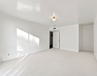 2301 S Beverly Glen Boulevard - Photo Thumbnail 22