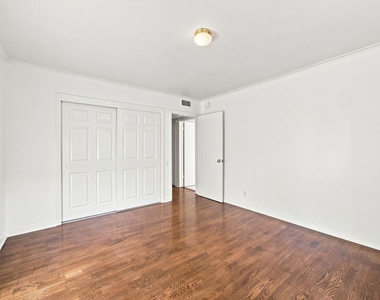2301 S Beverly Glen Boulevard - Photo Thumbnail 14