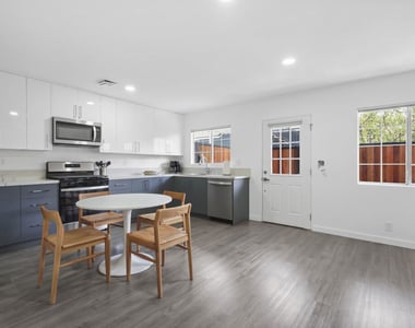 753 N Garfield Avenue - Photo Thumbnail 5