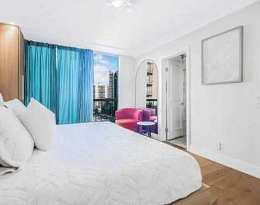 10751 Wilshire Boulevard - Photo Thumbnail 5