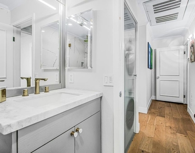10751 Wilshire Boulevard - Photo Thumbnail 11