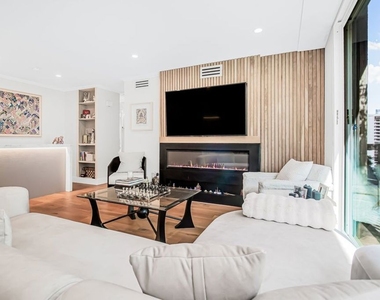 10751 Wilshire Boulevard - Photo Thumbnail 2
