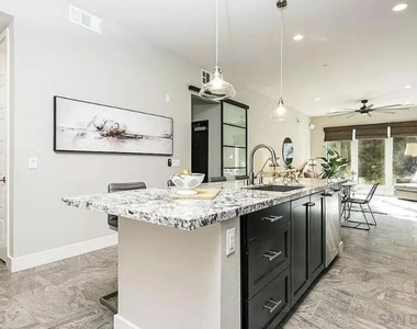 8434 Distinctive Dr - Photo Thumbnail 10