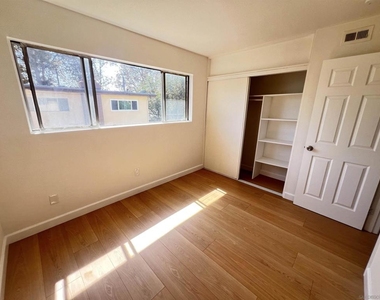464 Woodlawn Dr - Photo Thumbnail 7