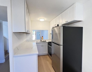 464 Woodlawn Dr - Photo Thumbnail 4