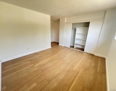464 Woodlawn Dr - Photo Thumbnail 8