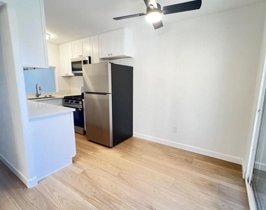 464 Woodlawn Dr - Photo Thumbnail 3