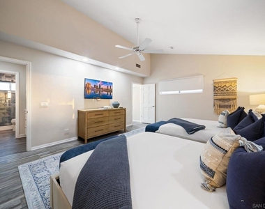 7377 Eads Ave. - Photo Thumbnail 10